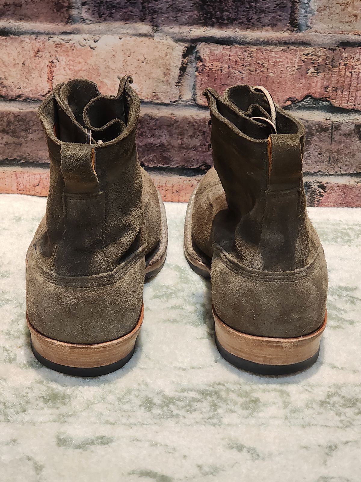 Photo by Randomlurker541 on January 6, 2026 of the White's 355 Cutter in Army Green Desert Oasis.