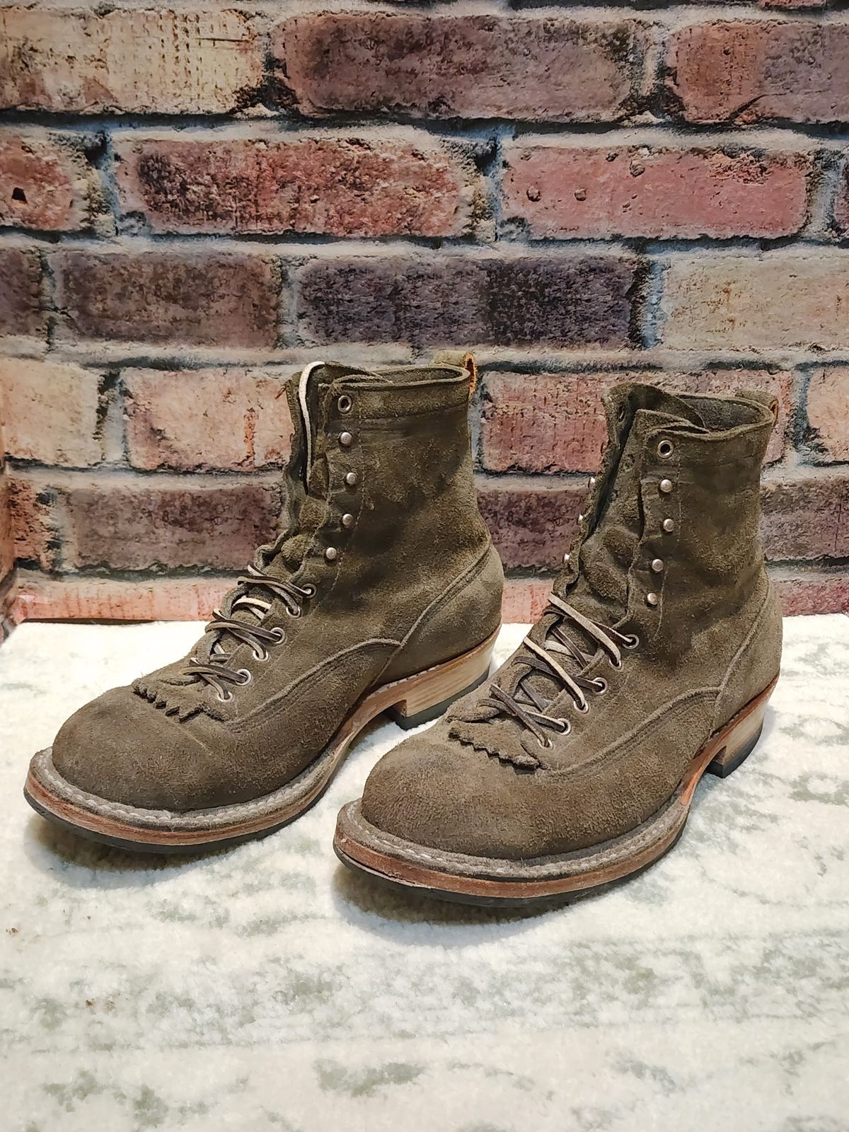 Photo by Randomlurker541 on January 6, 2026 of the White's 355 Cutter in Army Green Desert Oasis.