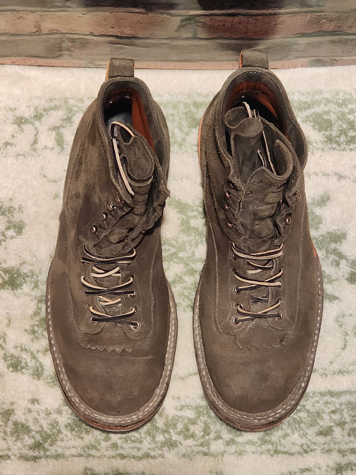 Photo by Randomlurker541 on January 6, 2026 of the White's 355 Cutter in Army Green Desert Oasis.