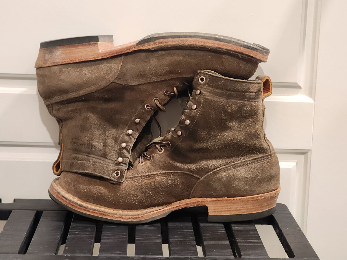 Photo by Randomlurker541 on March 5, 2026 of the White's 355 Cutter in Army Green Desert Oasis.