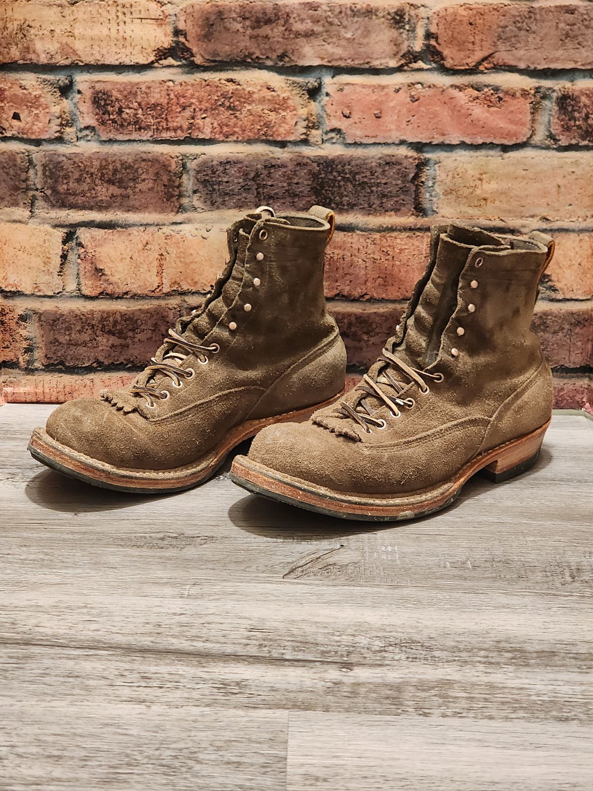 Photo by Randomlurker541 on April 6, 2026 of the White's 355 Cutter in Army Green Desert Oasis.