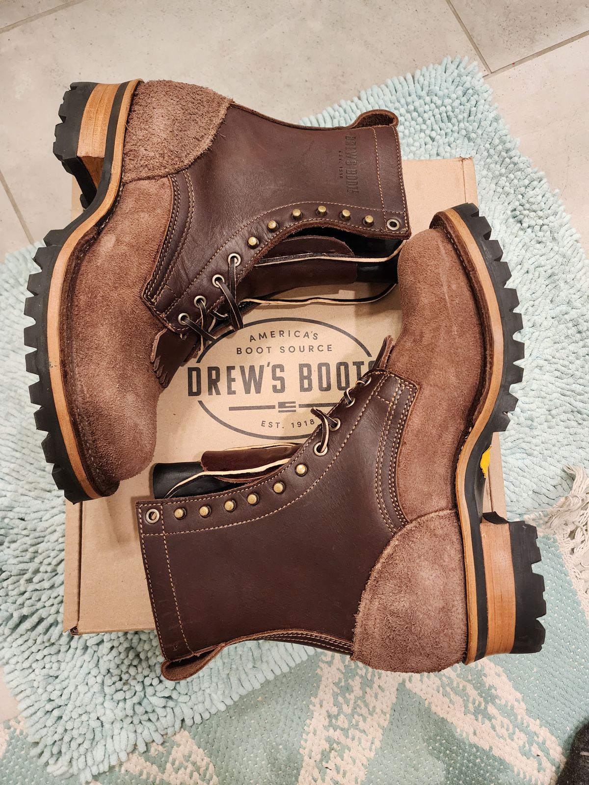Photo by Randomlurker541 on October 1, 2024 of the Drew's Boots 8-Inch Logger in Brown Combo.