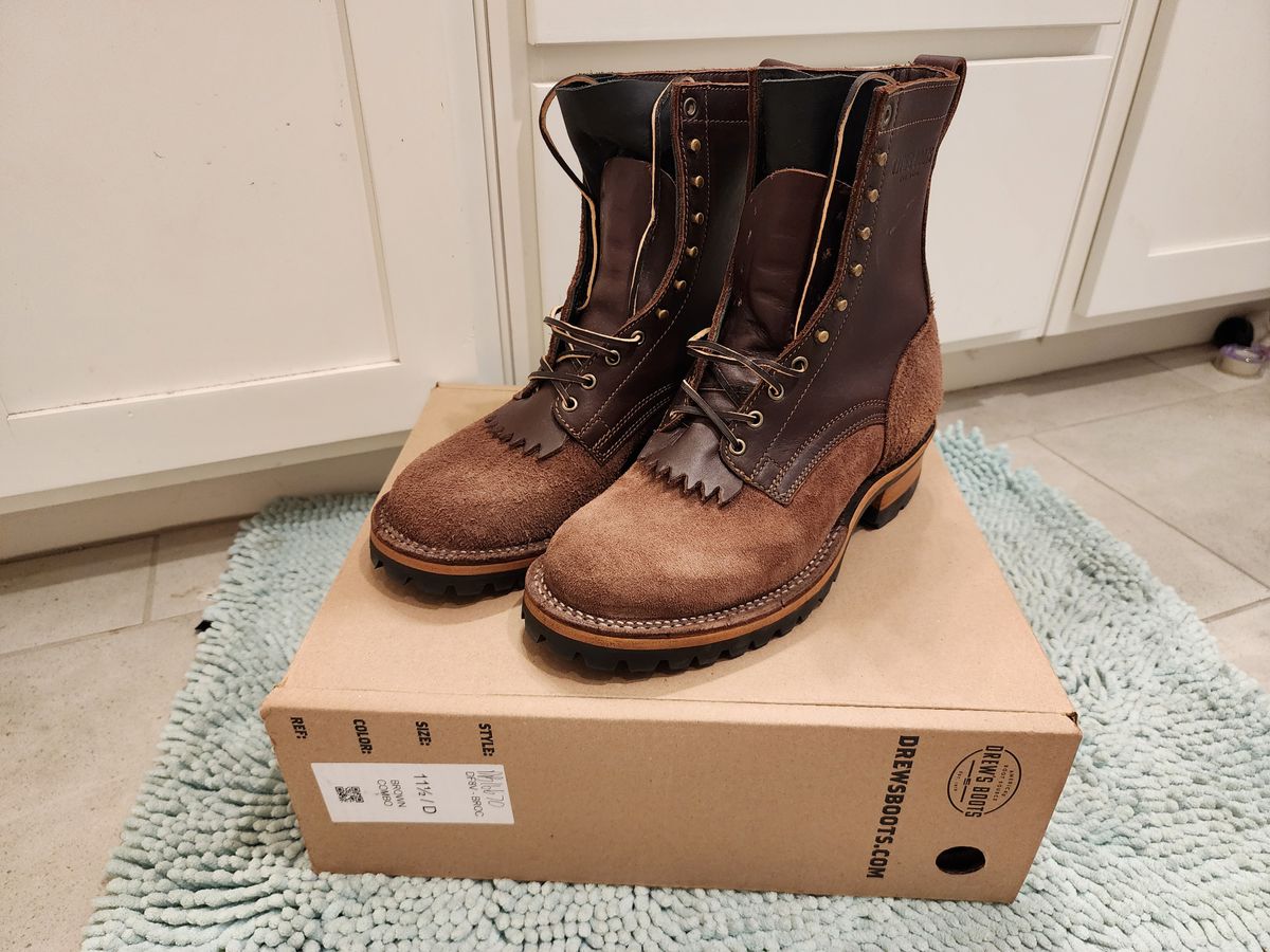 Photo by Randomlurker541 on October 1, 2024 of the Drew's Boots 8-Inch Logger in Brown Combo.