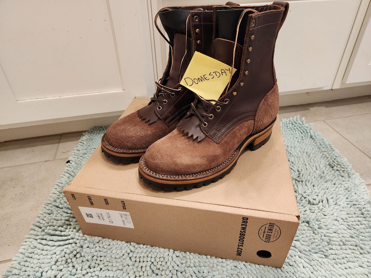 Photo by Randomlurker541 on October 1, 2024 of the Drew's Boots 8-Inch Logger in Brown Combo.