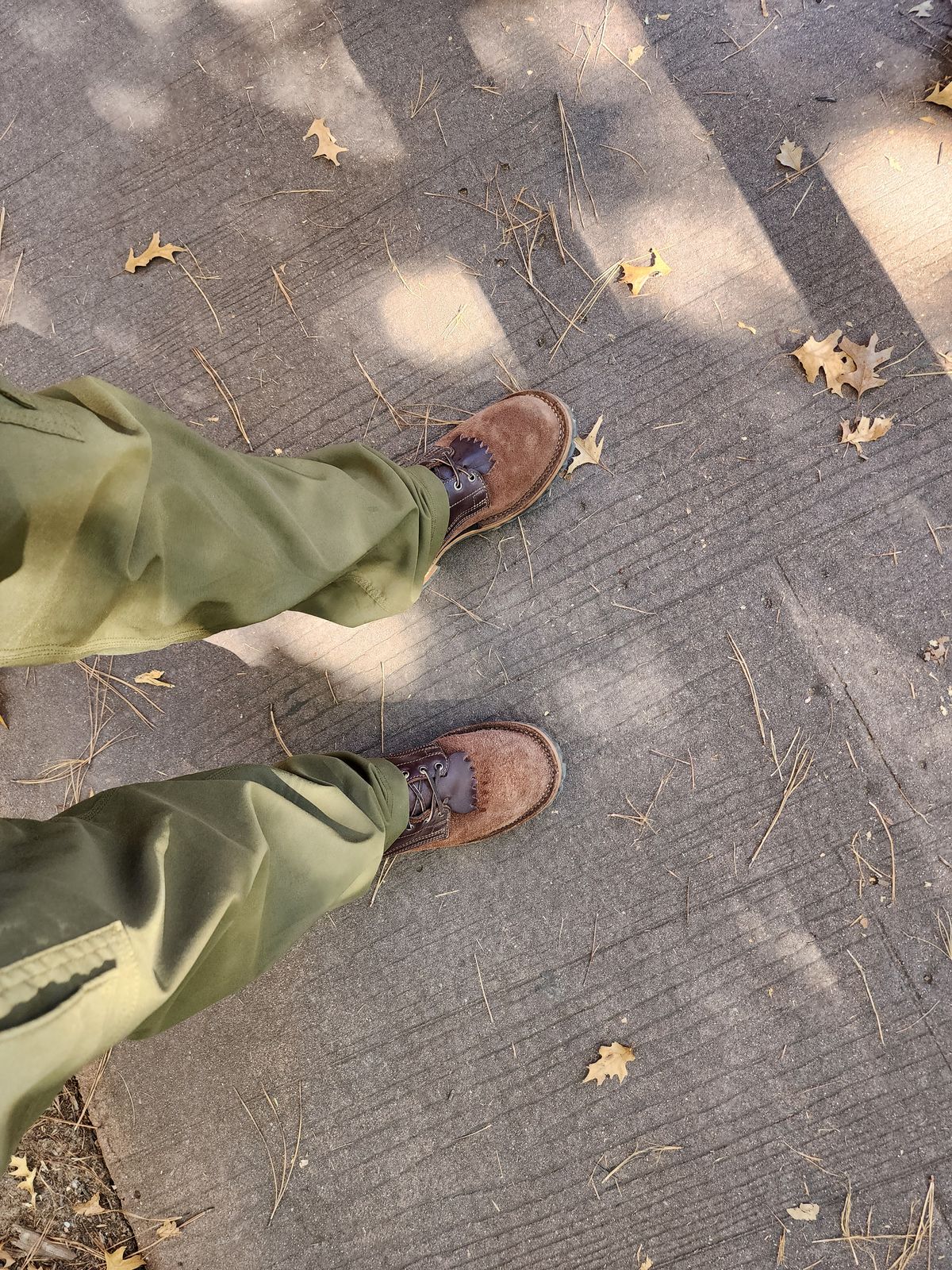 Photo by Randomlurker541 on October 13, 2024 of the Drew's Boots 8-Inch Logger in Brown Combo.