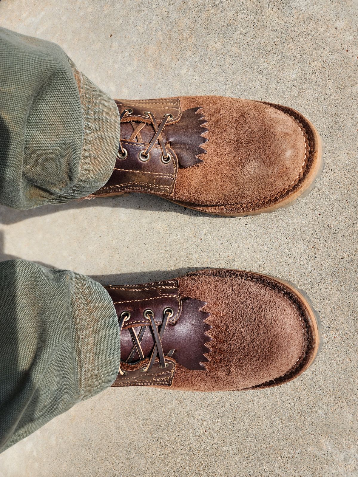 Photo by Randomlurker541 on October 18, 2024 of the Drew's Boots 8-Inch Logger in Brown Combo.