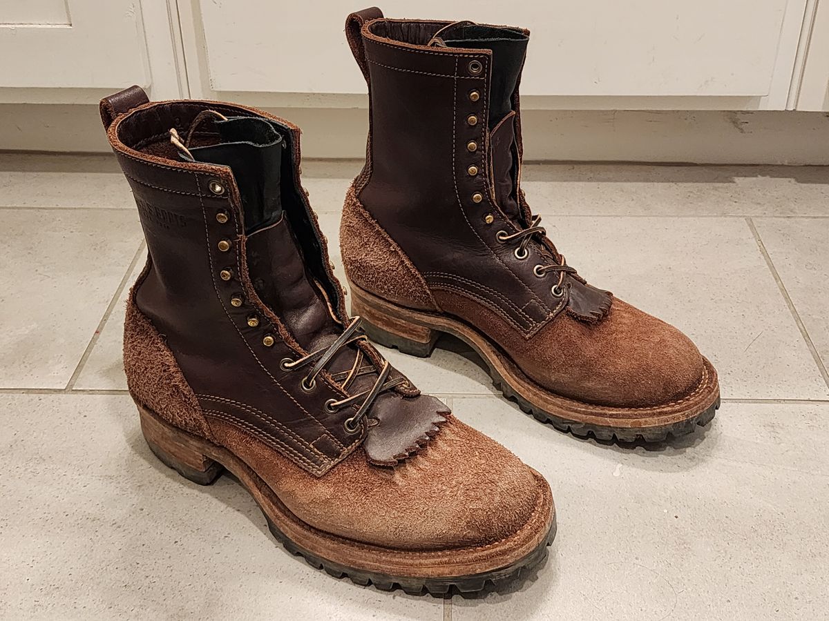 Photo by Randomlurker541 on December 2, 2024 of the Drew's Boots 8-Inch Logger in Brown Combo.