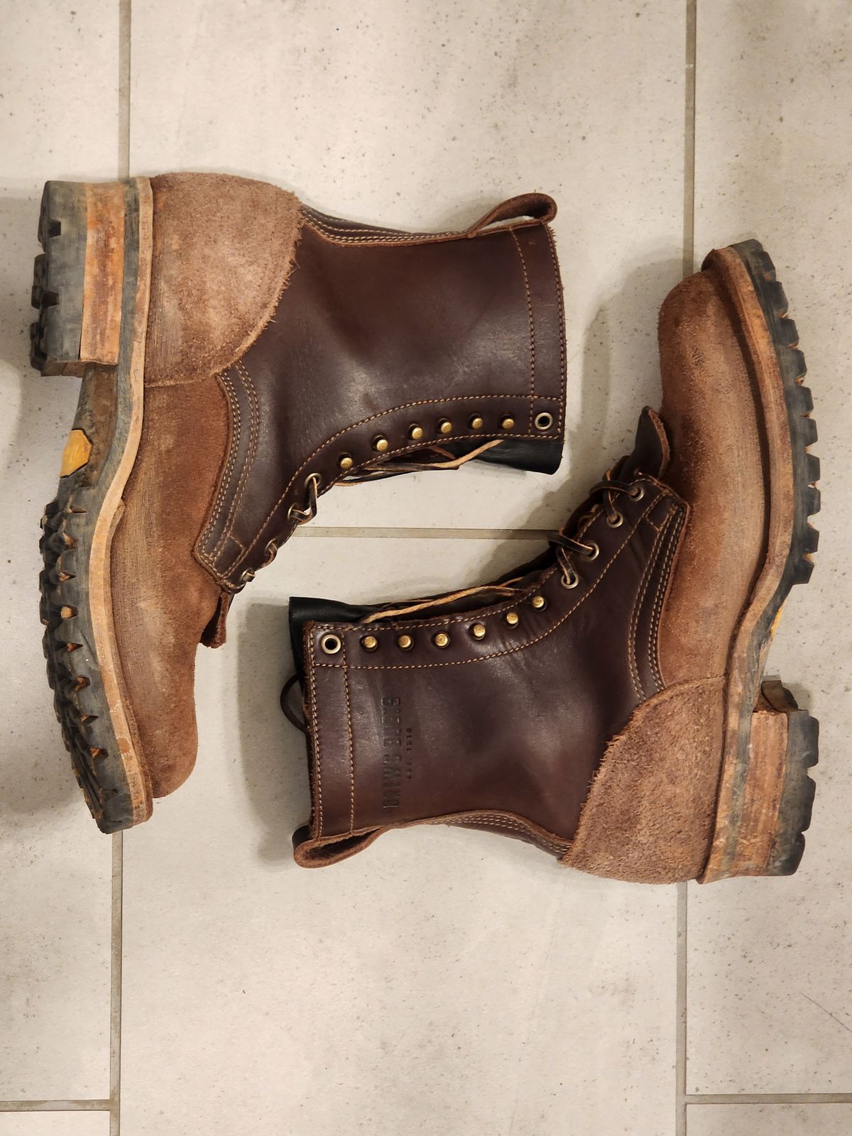 Photo by Randomlurker541 on December 2, 2024 of the Drew's Boots 8-Inch Logger in Brown Combo.