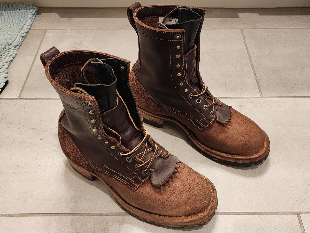 Photo by Randomlurker541 on January 6, 2025 of the Drew's Boots 8-Inch Logger in Brown Combo.