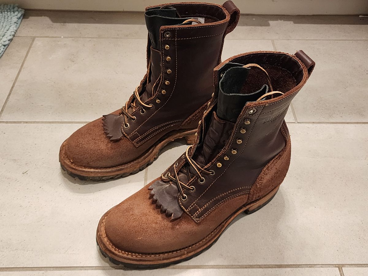 Photo by Randomlurker541 on January 6, 2025 of the Drew's Boots 8-Inch Logger in Brown Combo.