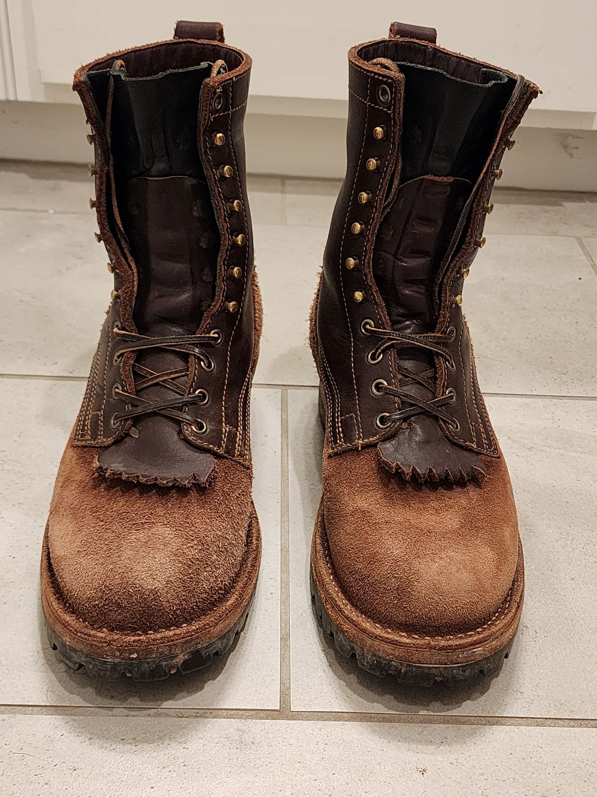 Photo by Randomlurker541 on March 6, 2025 of the Drew's Boots 8-Inch Logger in Brown Combo.