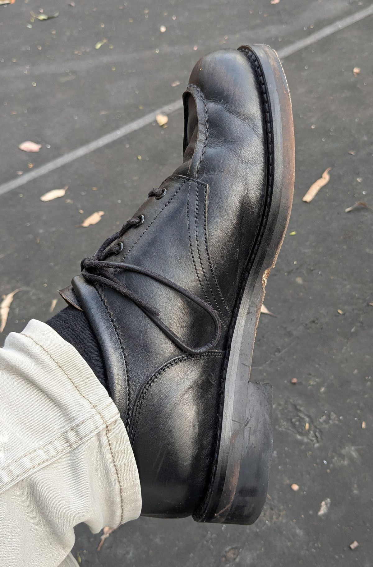 Photo by dante on October 19, 2025 of the Rolling Dub Trio Coupen Low Moc in Black Horse Front #1020.