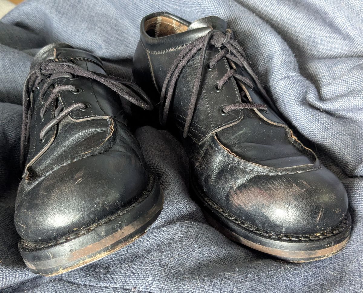 Photo by dante on October 29, 2025 of the Rolling Dub Trio Coupen Low Moc in Black Horse Front #1020.