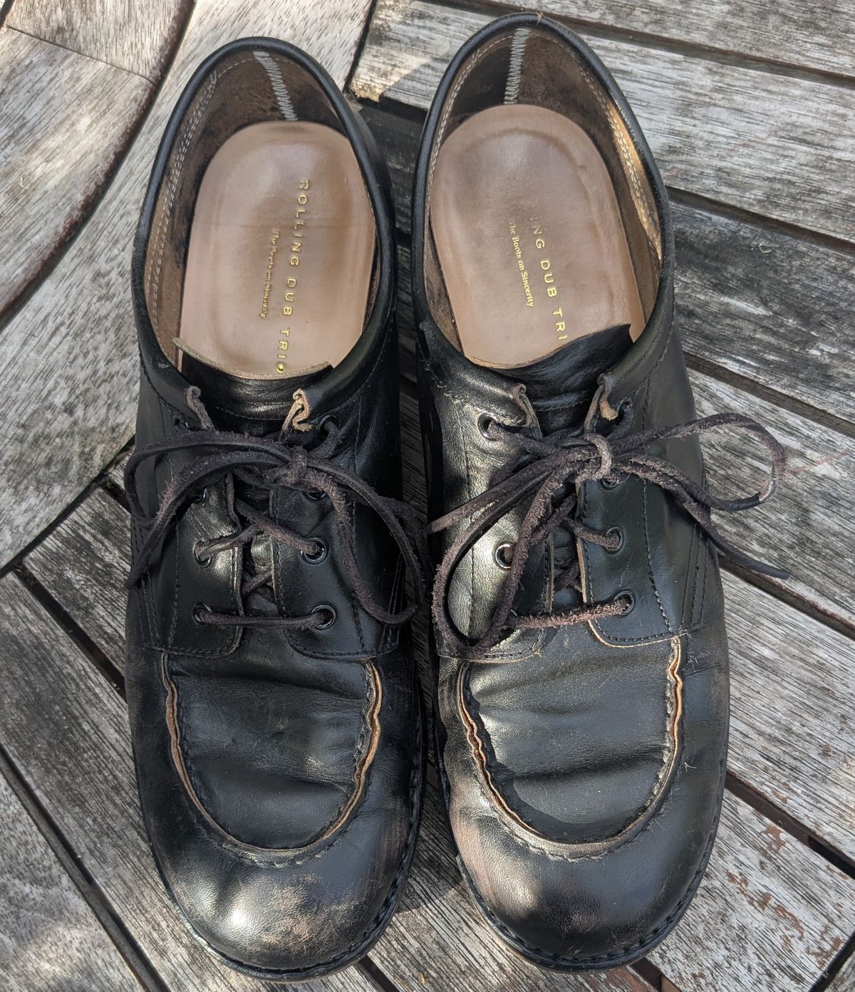 Photo by dante on December 1, 2025 of the Rolling Dub Trio Coupen Low Moc in Black Horse Front #1020.