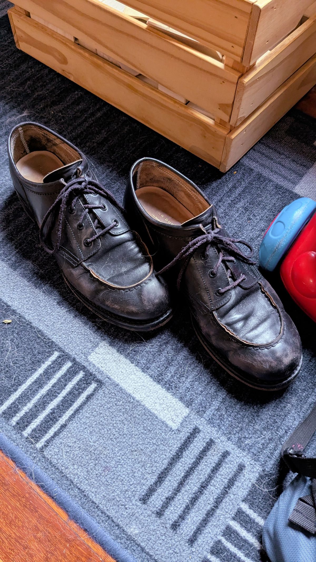 Photo by dante on December 11, 2025 of the Rolling Dub Trio Coupen Low Moc in Black Horse Front #1020.