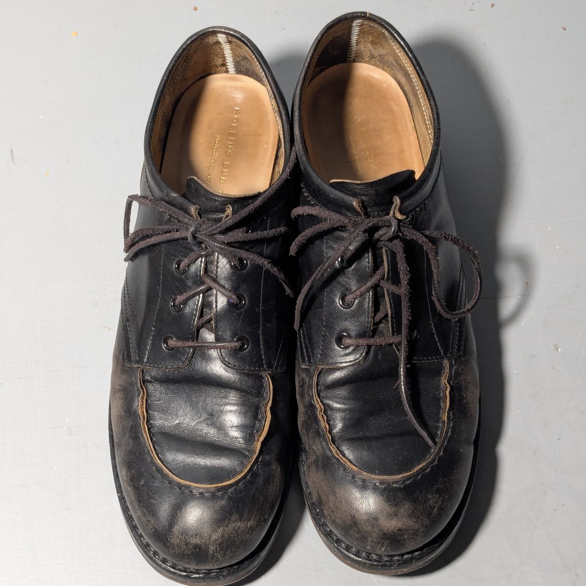 Photo by dante on January 2, 2026 of the Rolling Dub Trio Coupen Low Moc in Black Horse Front #1020.