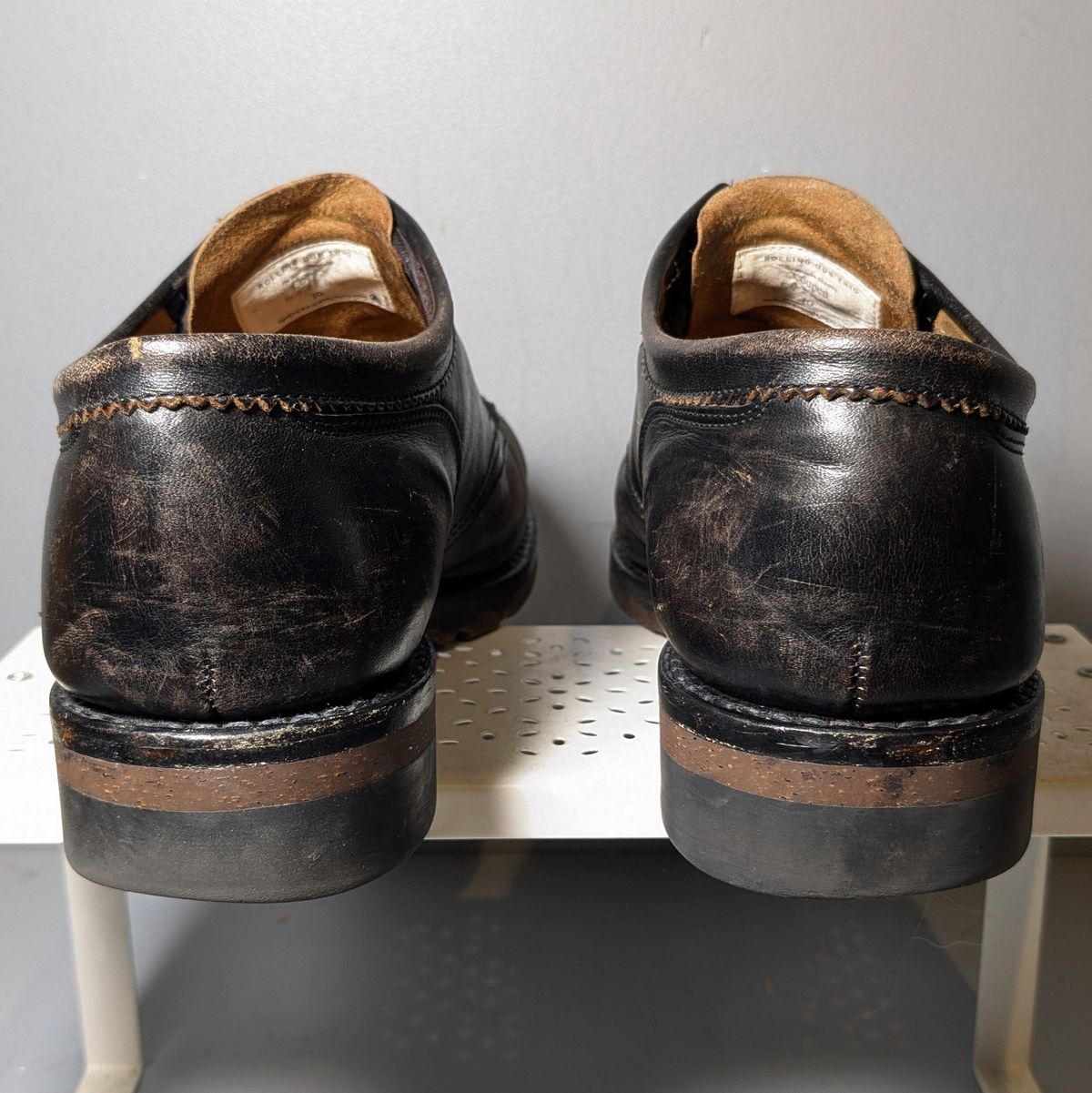 Photo by dante on March 2, 2026 of the Rolling Dub Trio Coupen Low Moc in Black Horse Front #1020.