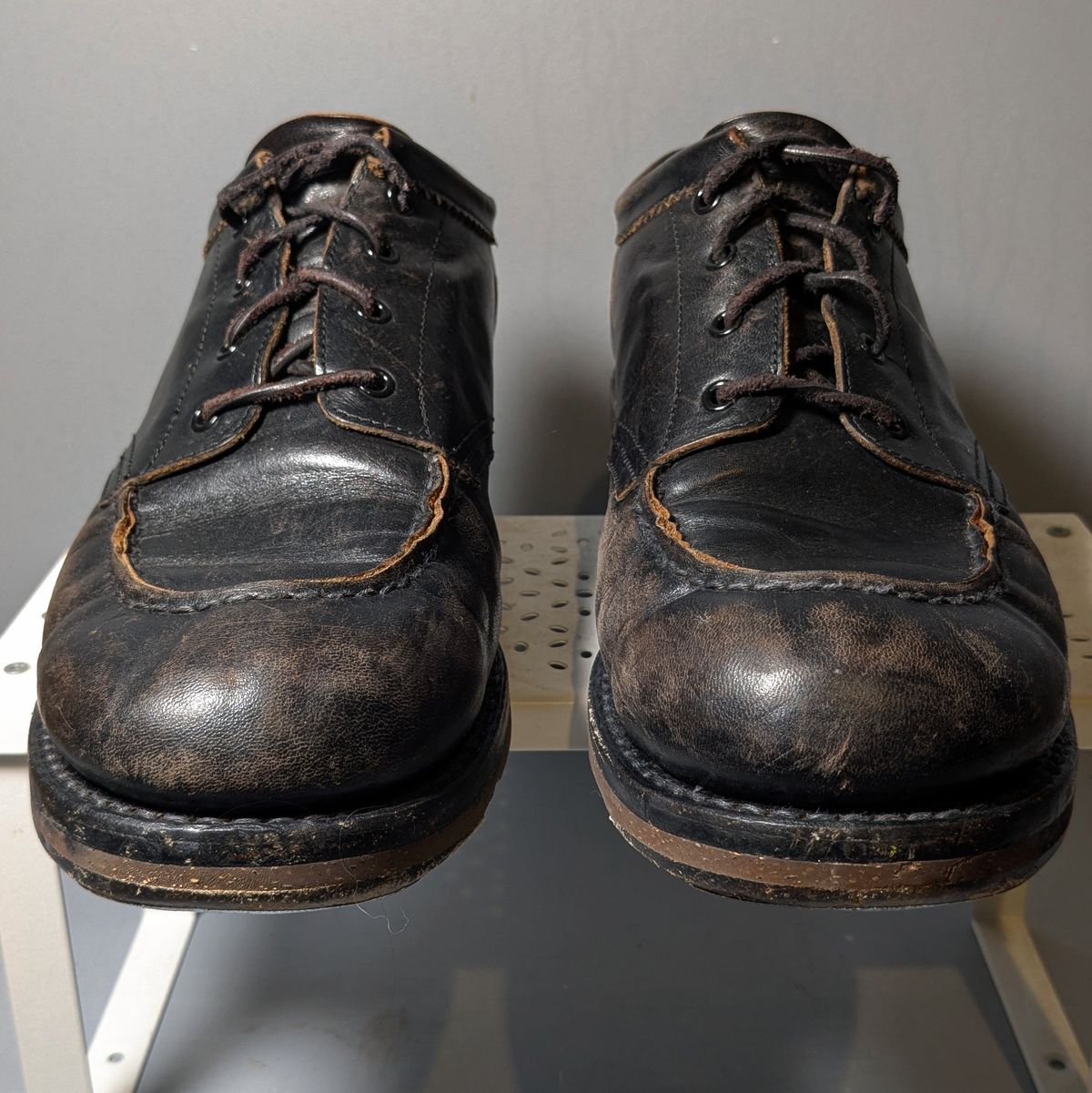 Photo by dante on March 2, 2026 of the Rolling Dub Trio Coupen Low Moc in Black Horse Front #1020.