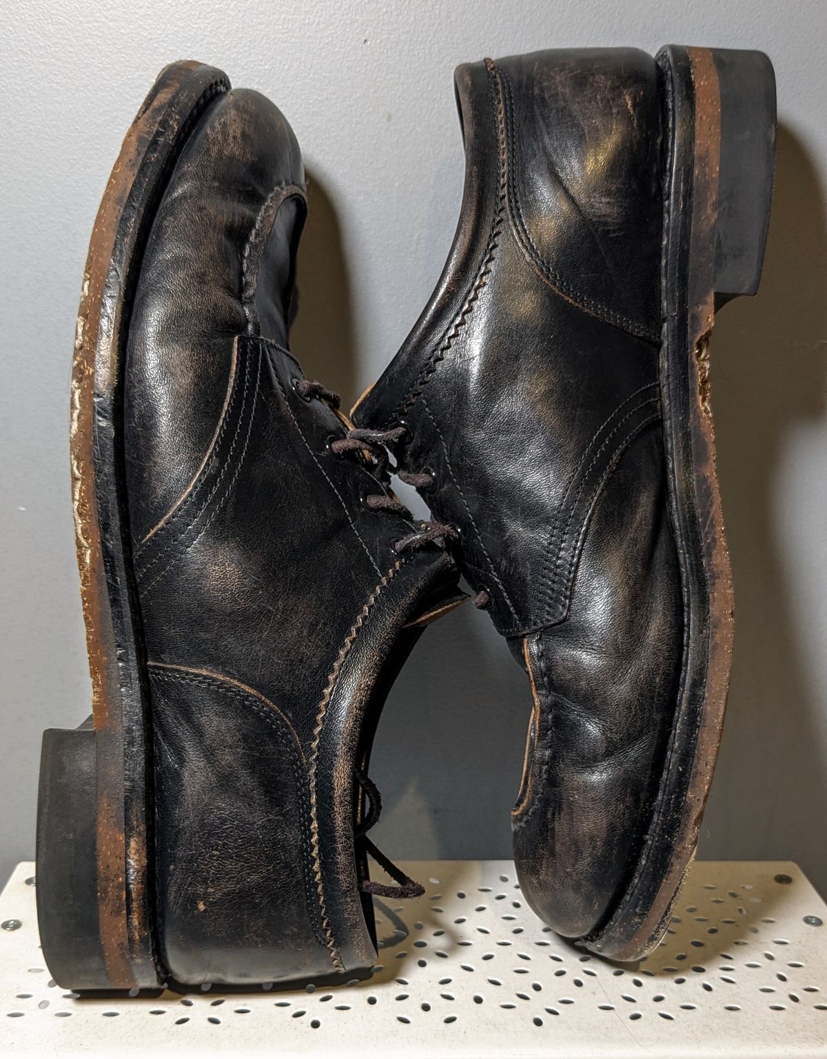 Photo by dante on March 2, 2026 of the Rolling Dub Trio Coupen Low Moc in Black Horse Front #1020.