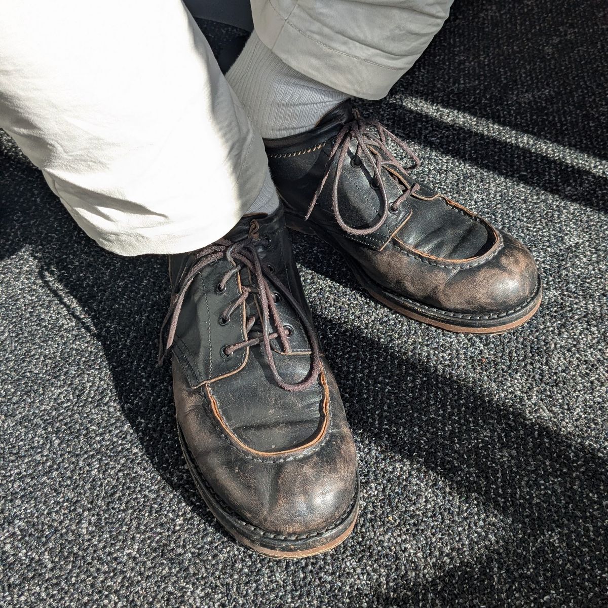 Photo by dante on March 17, 2026 of the Rolling Dub Trio Coupen Low Moc in Black Horse Front #1020.