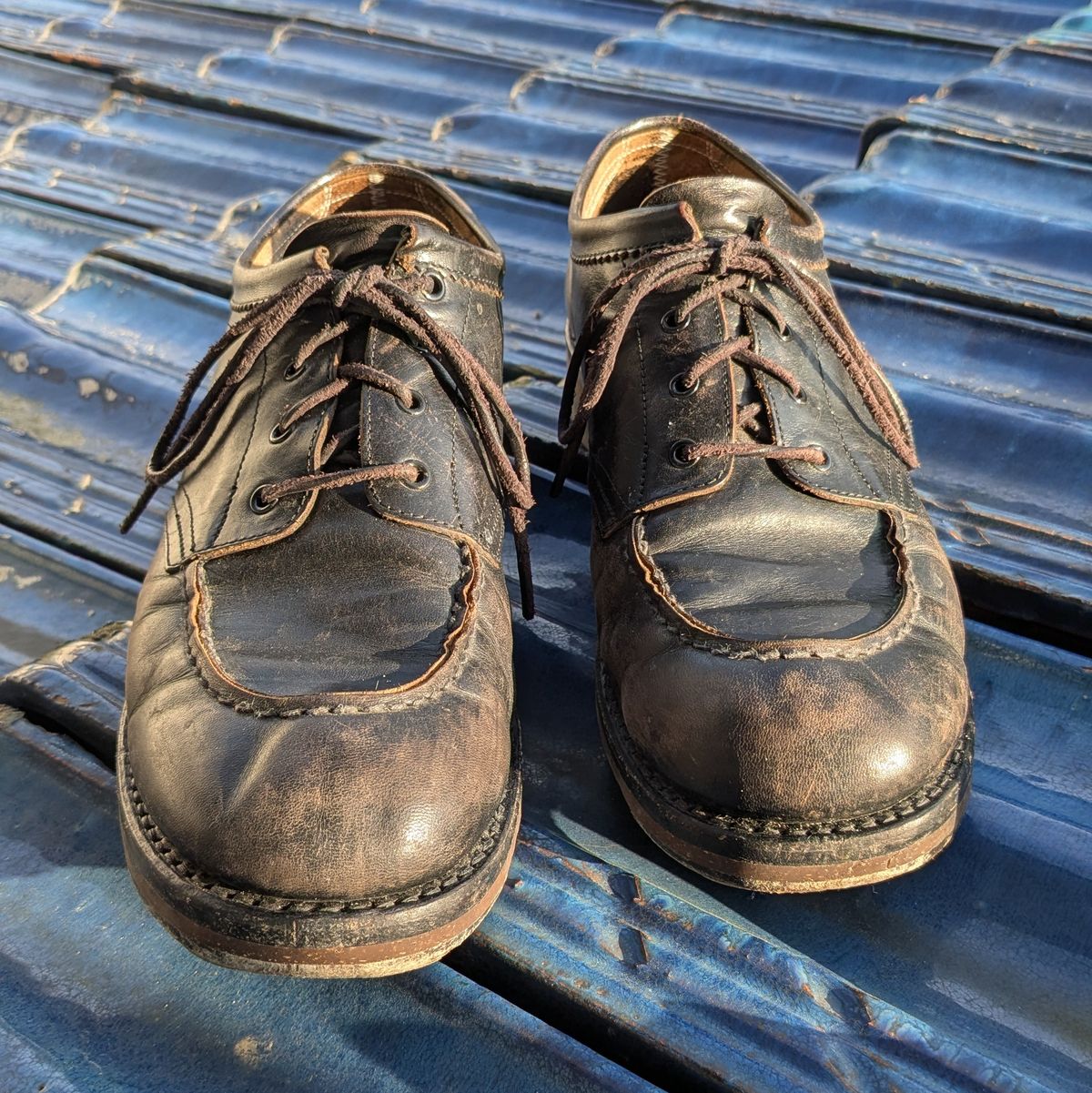 Photo by dante on April 2, 2026 of the Rolling Dub Trio Coupen Low Moc in Black Horse Front #1020.