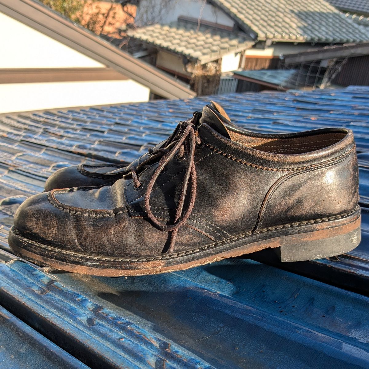 Photo by dante on April 2, 2026 of the Rolling Dub Trio Coupen Low Moc in Black Horse Front #1020.