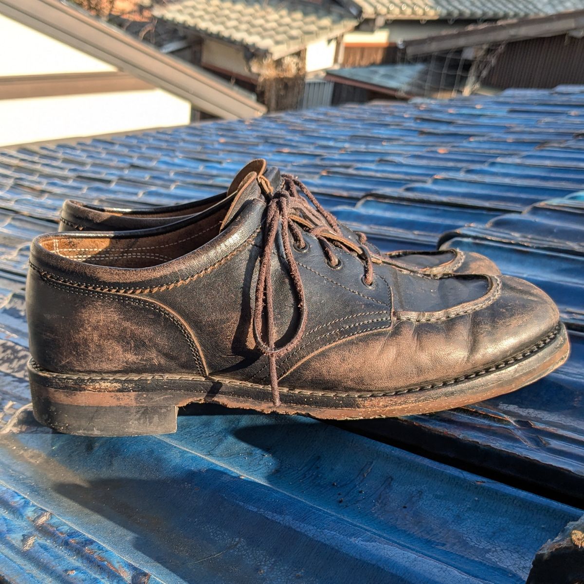 Photo by dante on April 2, 2026 of the Rolling Dub Trio Coupen Low Moc in Black Horse Front #1020.