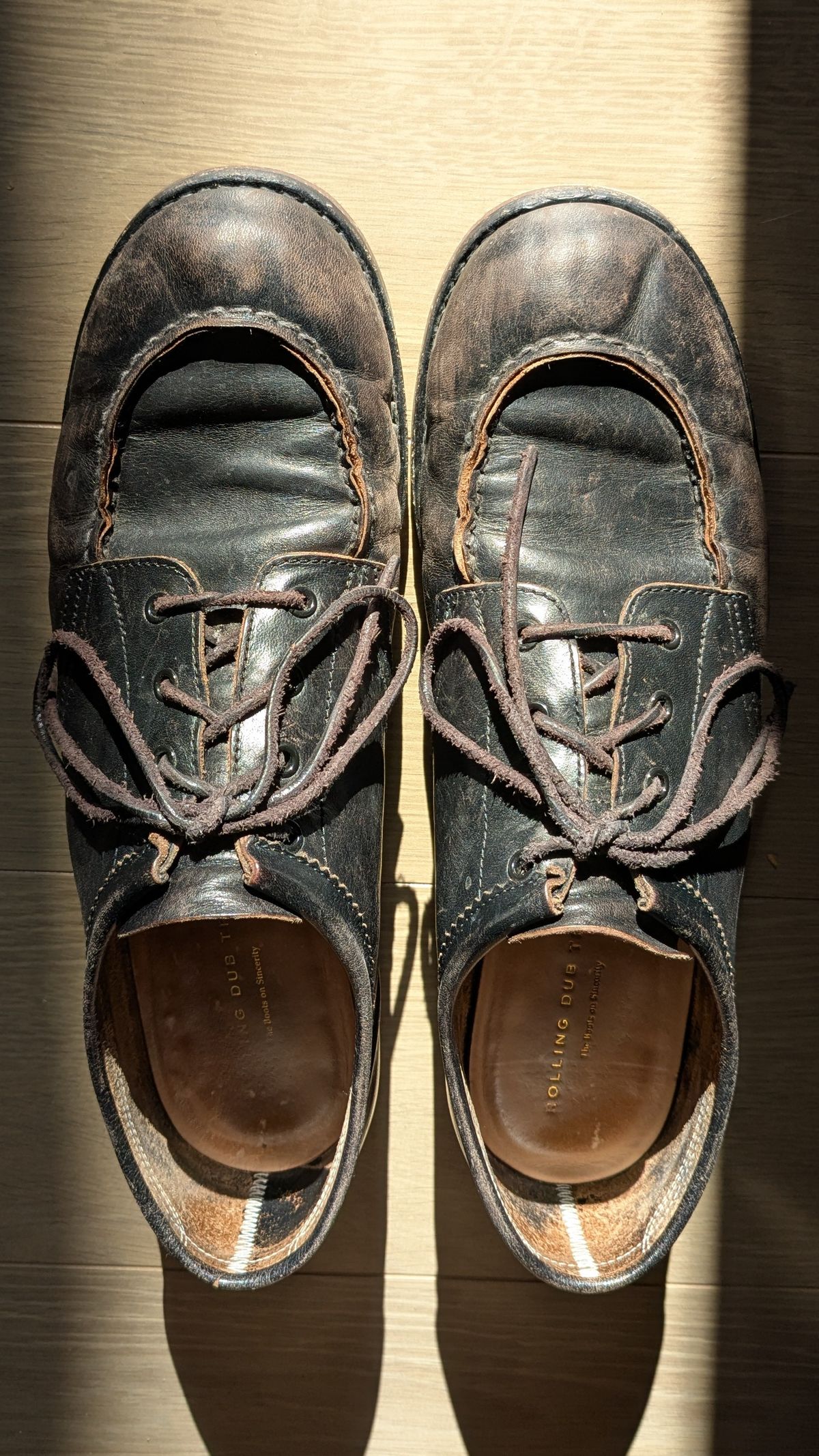 Photo by dante on April 2, 2026 of the Rolling Dub Trio Coupen Low Moc in Black Horse Front #1020.