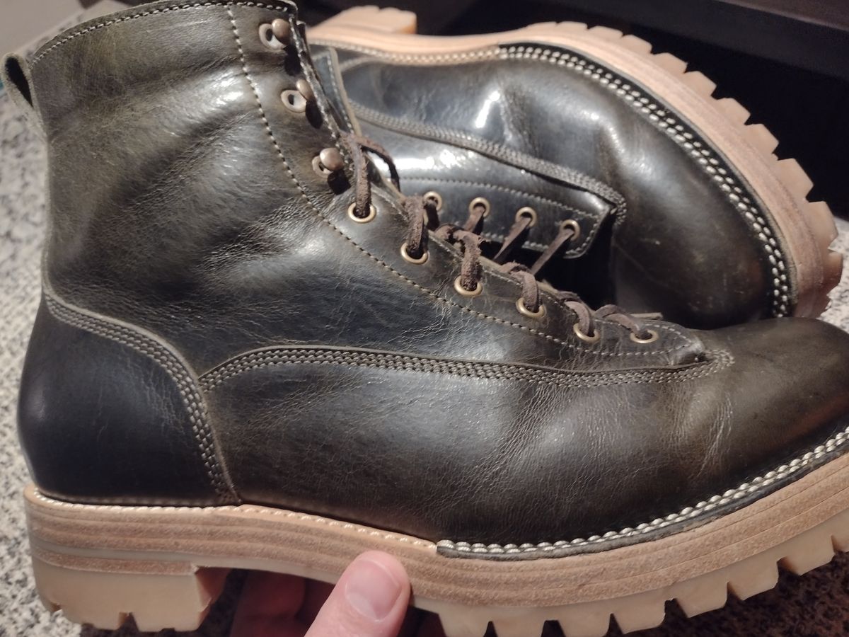 Photo by BootedBrewer on November 14, 2024 of the Caswell Boot Company Carver in Gallun Olive Teton Stag.