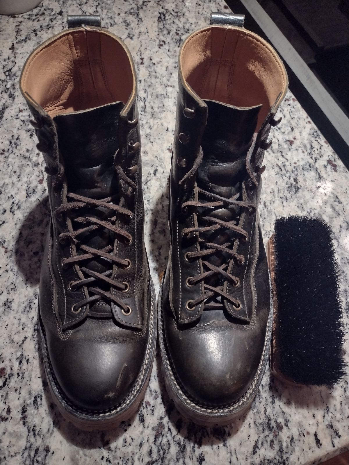 Photo by BootedBrewer on November 14, 2024 of the Caswell Boot Company Carver in Gallun Olive Teton Stag.