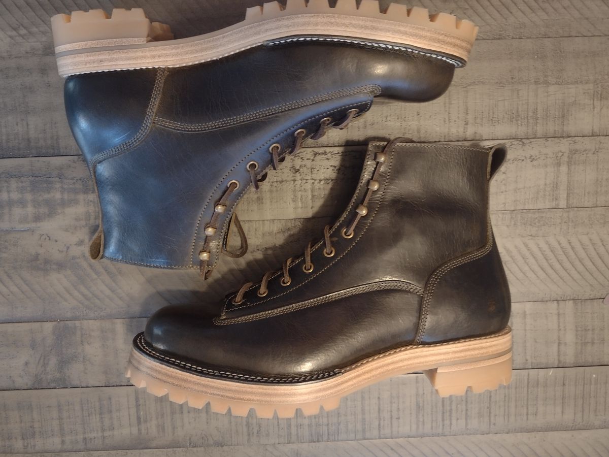 Photo by BootedBrewer on November 1, 2024 of the Caswell Boot Company Carver in Gallun Olive Teton Stag.