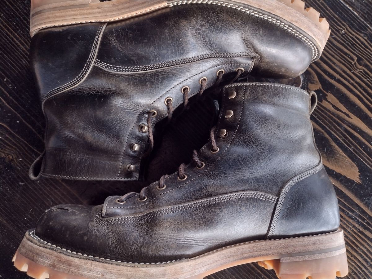 Photo by BootedBrewer on December 2, 2024 of the Caswell Boot Company Carver in Gallun Olive Teton Stag.