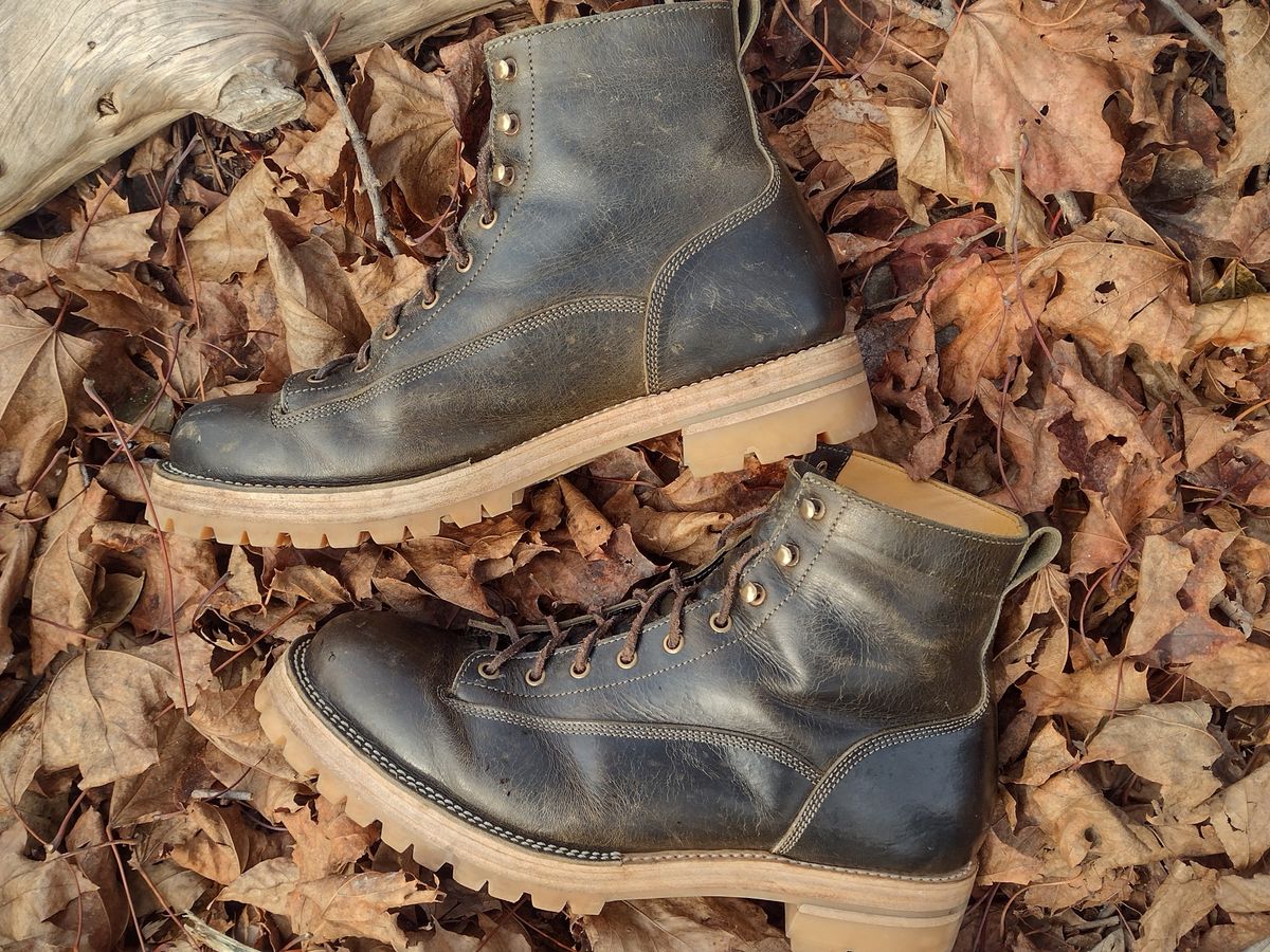 Photo by BootedBrewer on January 2, 2025 of the Caswell Boot Company Carver in Gallun Olive Teton Stag.