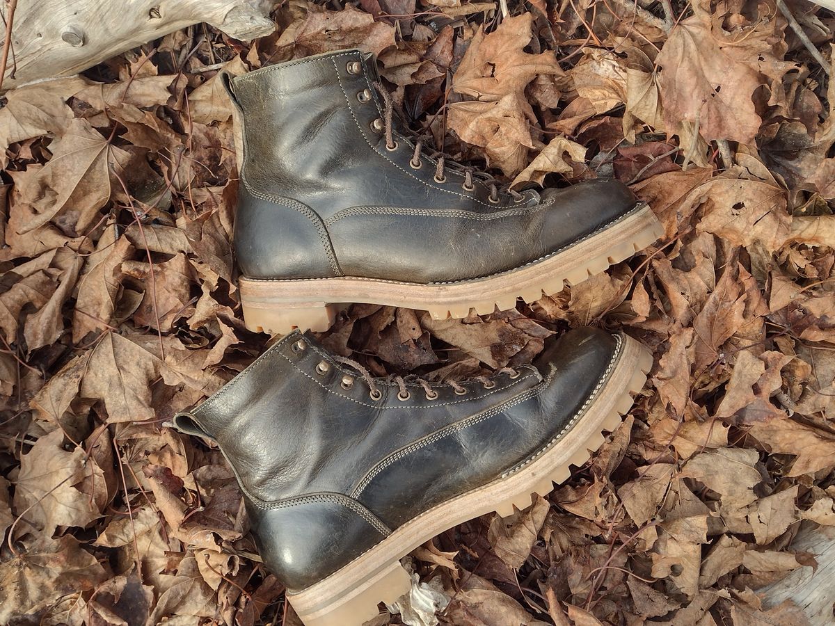 Photo by BootedBrewer on January 2, 2025 of the Caswell Boot Company Carver in Gallun Olive Teton Stag.