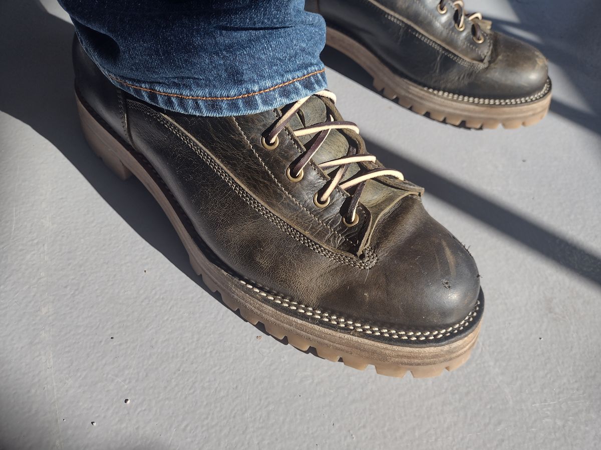 Photo by BootedBrewer on February 25, 2025 of the Caswell Boot Company Carver in Gallun Olive Teton Stag.