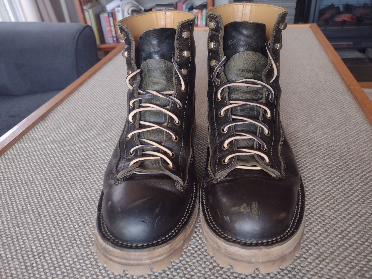 Photo by BootedBrewer on February 28, 2025 of the Caswell Boot Company Carver in Gallun Olive Teton Stag.
