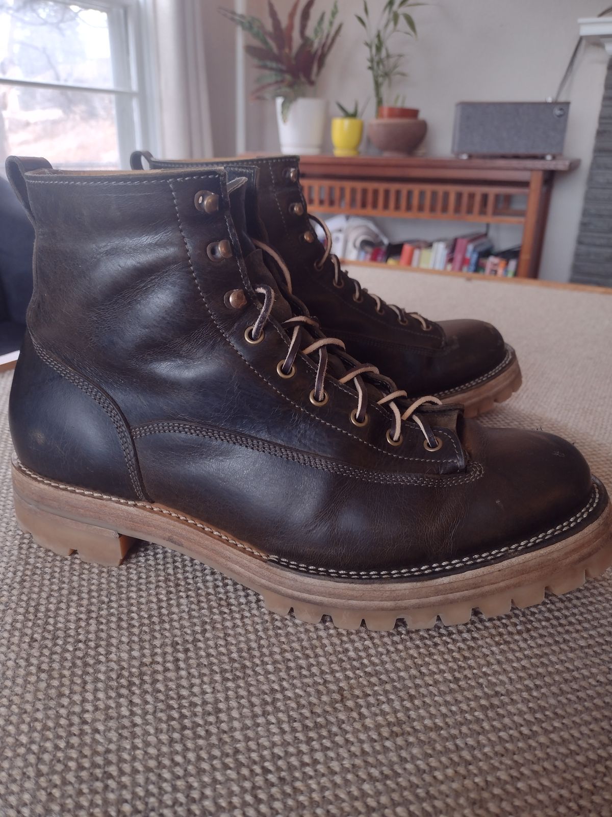 Photo by BootedBrewer on February 28, 2025 of the Caswell Boot Company Carver in Gallun Olive Teton Stag.