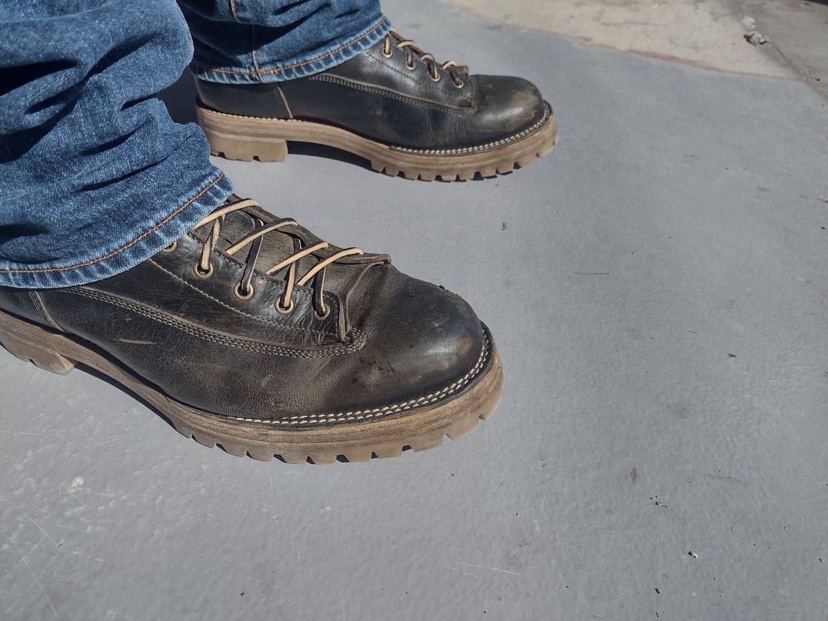Photo by BootedBrewer on March 17, 2025 of the Caswell Boot Company Carver in Gallun Olive Teton Stag.