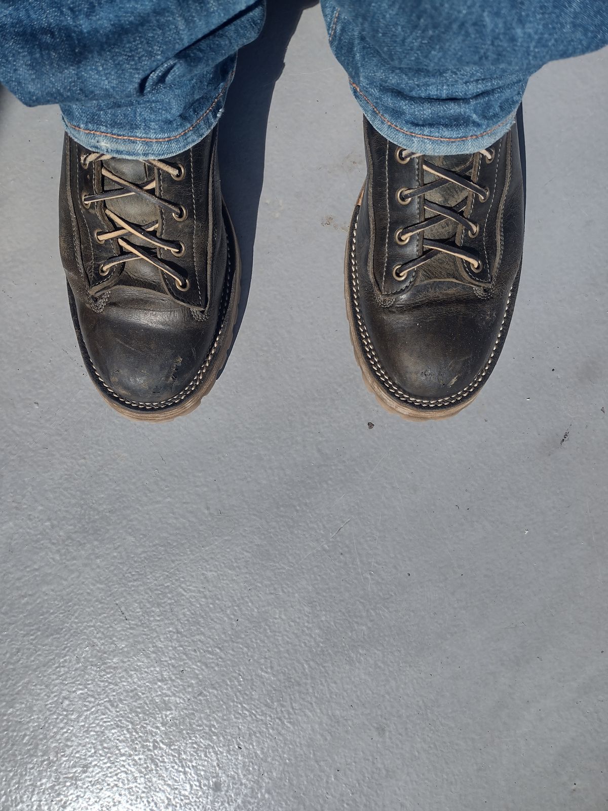 Photo by BootedBrewer on March 27, 2025 of the Caswell Boot Company Carver in Gallun Olive Teton Stag.