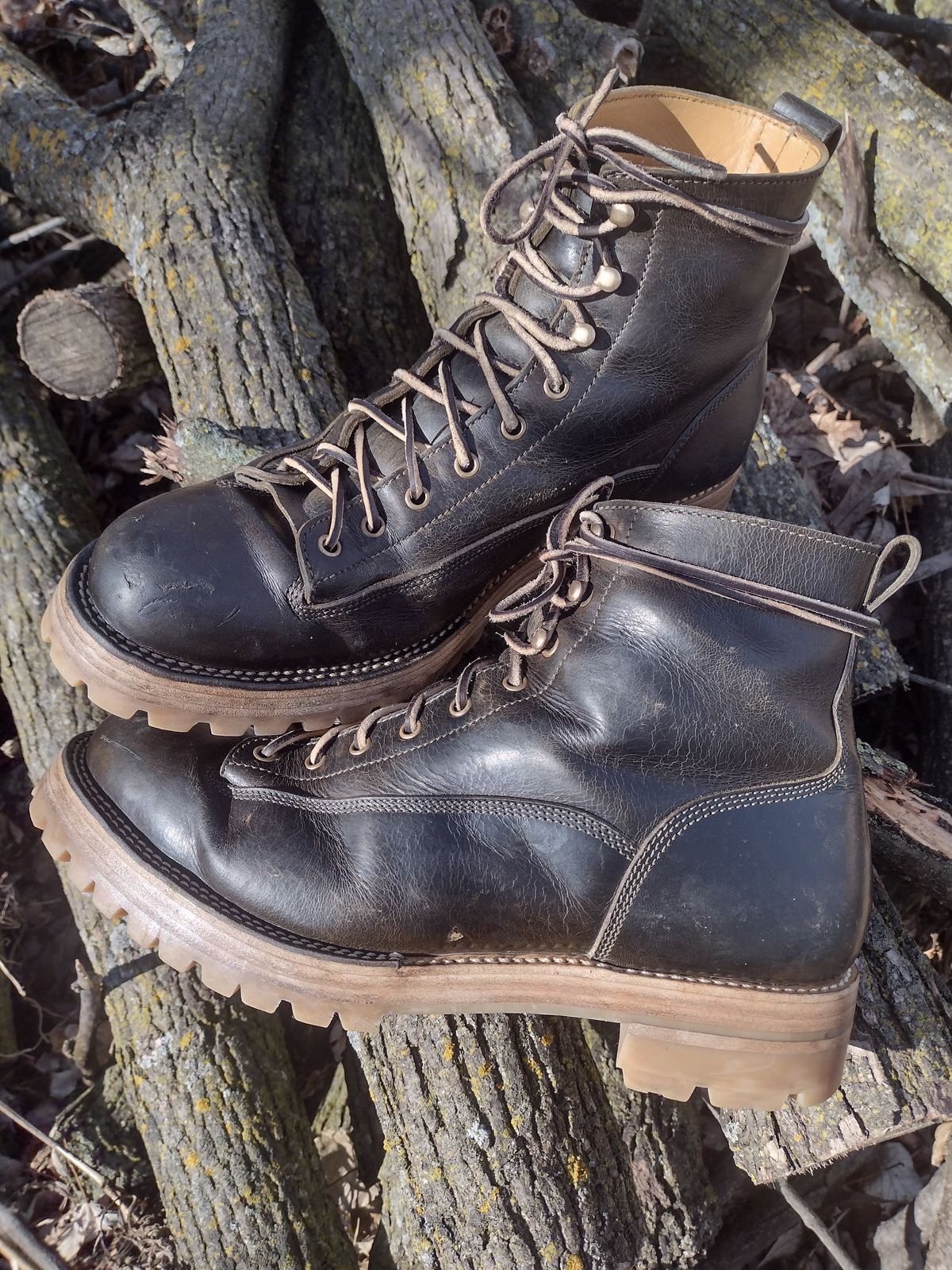Photo by BootedBrewer on April 4, 2025 of the Caswell Boot Company Carver in Gallun Olive Teton Stag.