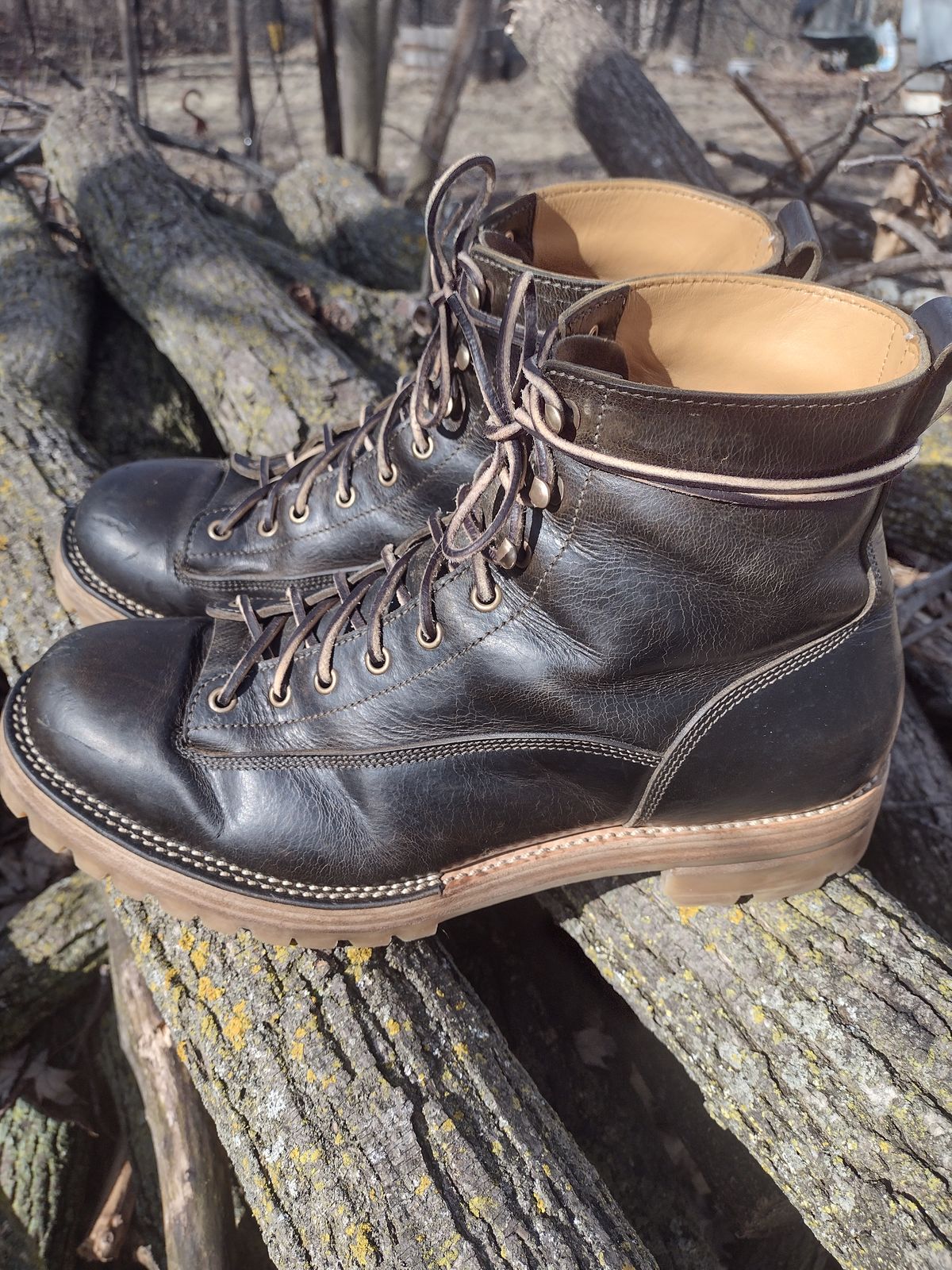 Photo by BootedBrewer on April 4, 2025 of the Caswell Boot Company Carver in Gallun Olive Teton Stag.