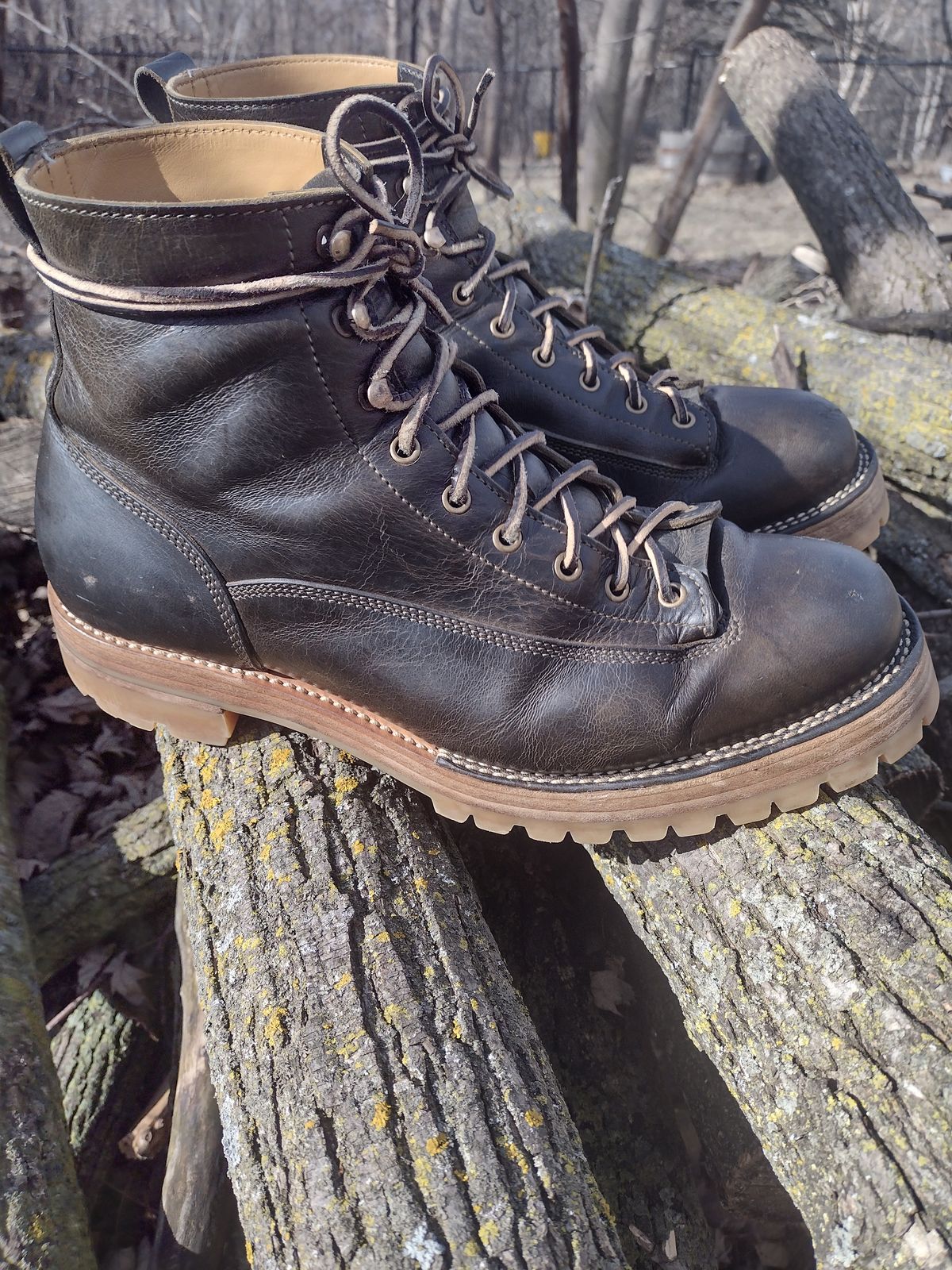 Photo by BootedBrewer on April 4, 2025 of the Caswell Boot Company Carver in Gallun Olive Teton Stag.