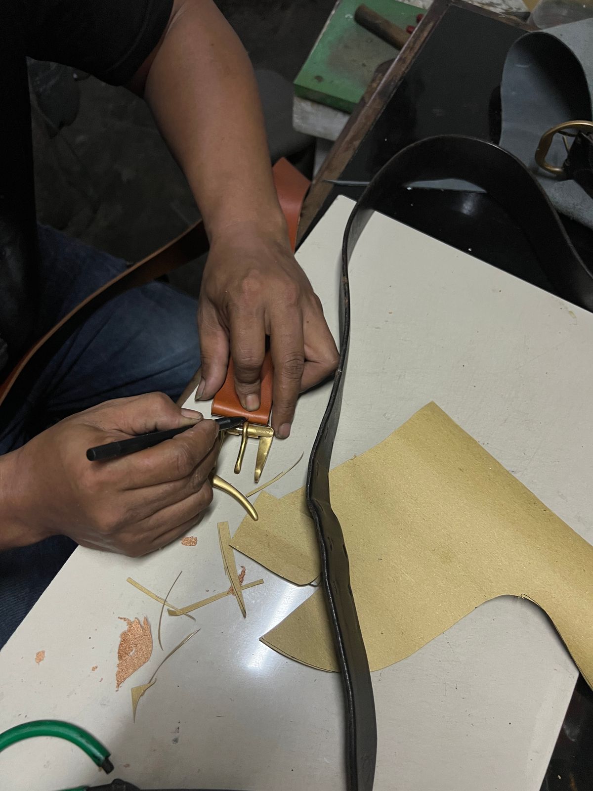 Photo by bimarosyidwicaksono on September 30, 2025 of the Self Made Leather Belt in Rocky Walpier Italy Cognac.