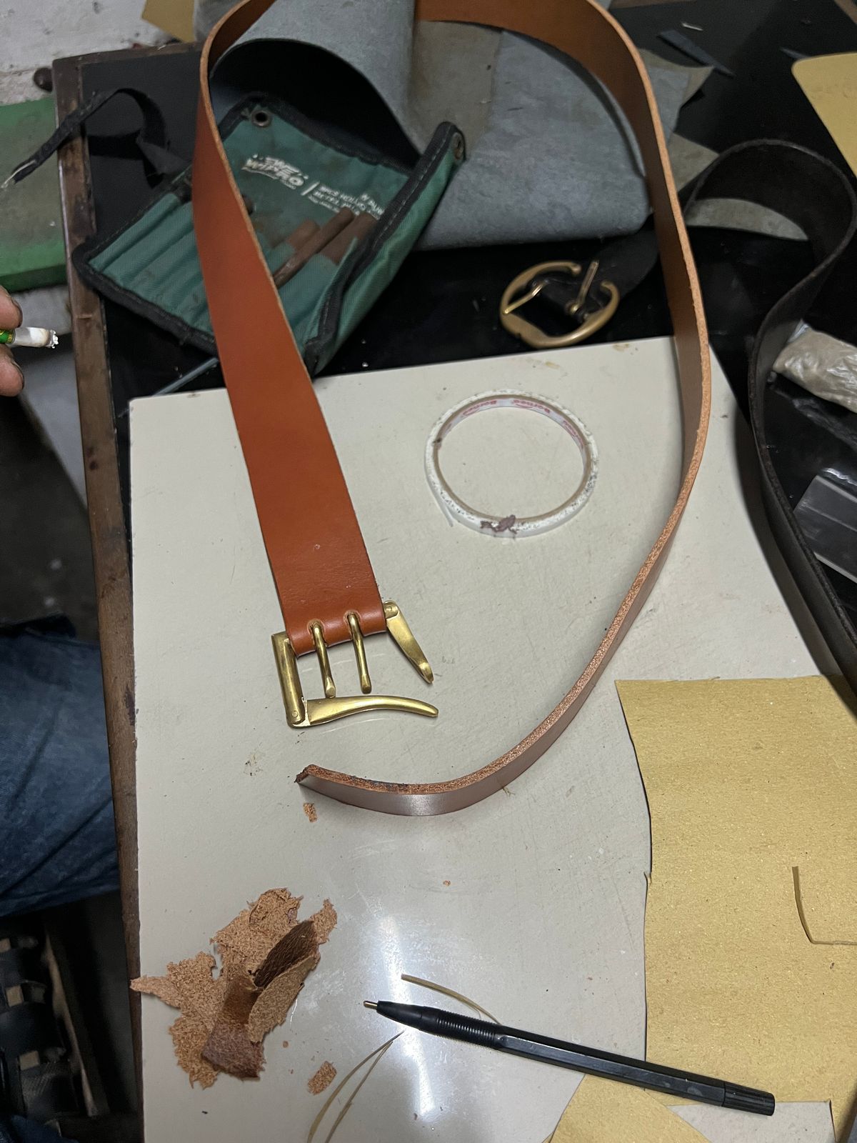Photo by bimarosyidwicaksono on September 30, 2025 of the Self Made Leather Belt in Rocky Walpier Italy Cognac.