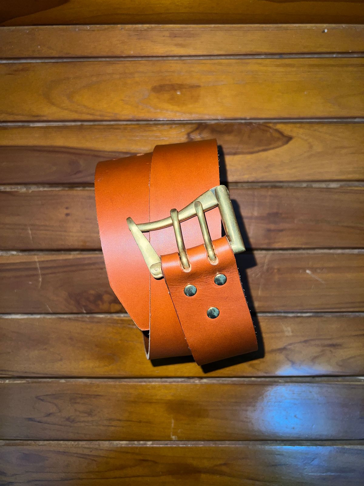 Photo by bimarosyidwicaksono on September 30, 2025 of the Self Made Leather Belt in Rocky Walpier Italy Cognac.
