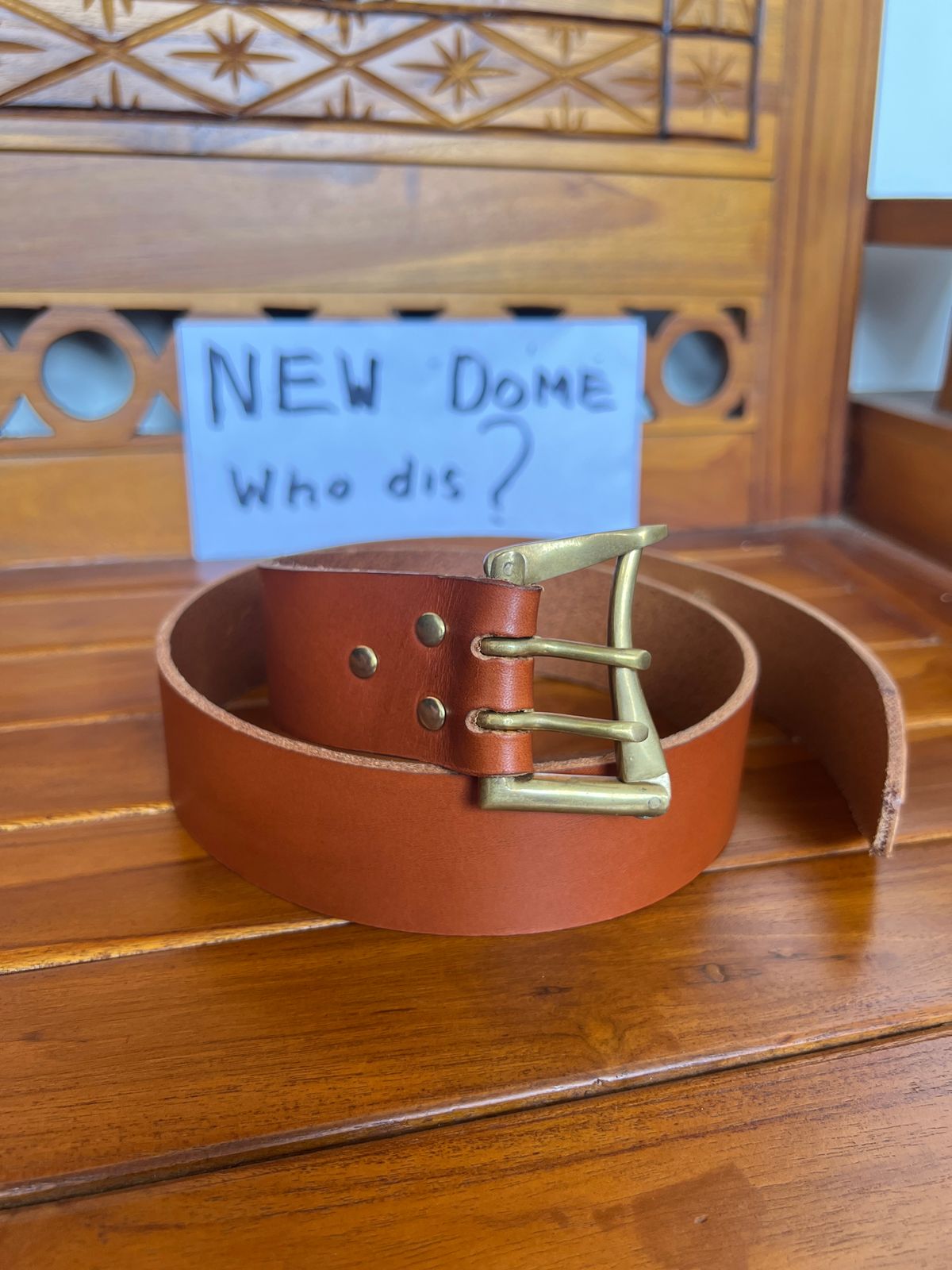 Photo by bimarosyidwicaksono on October 1, 2025 of the Self Made Leather Belt in Rocky Walpier Italy Cognac.
