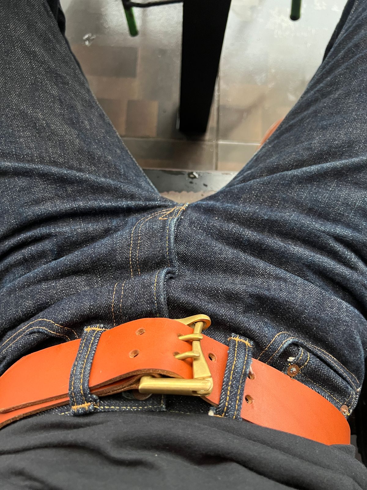 Photo by bimarosyidwicaksono on October 1, 2025 of the Self Made Leather Belt in Rocky Walpier Italy Cognac.
