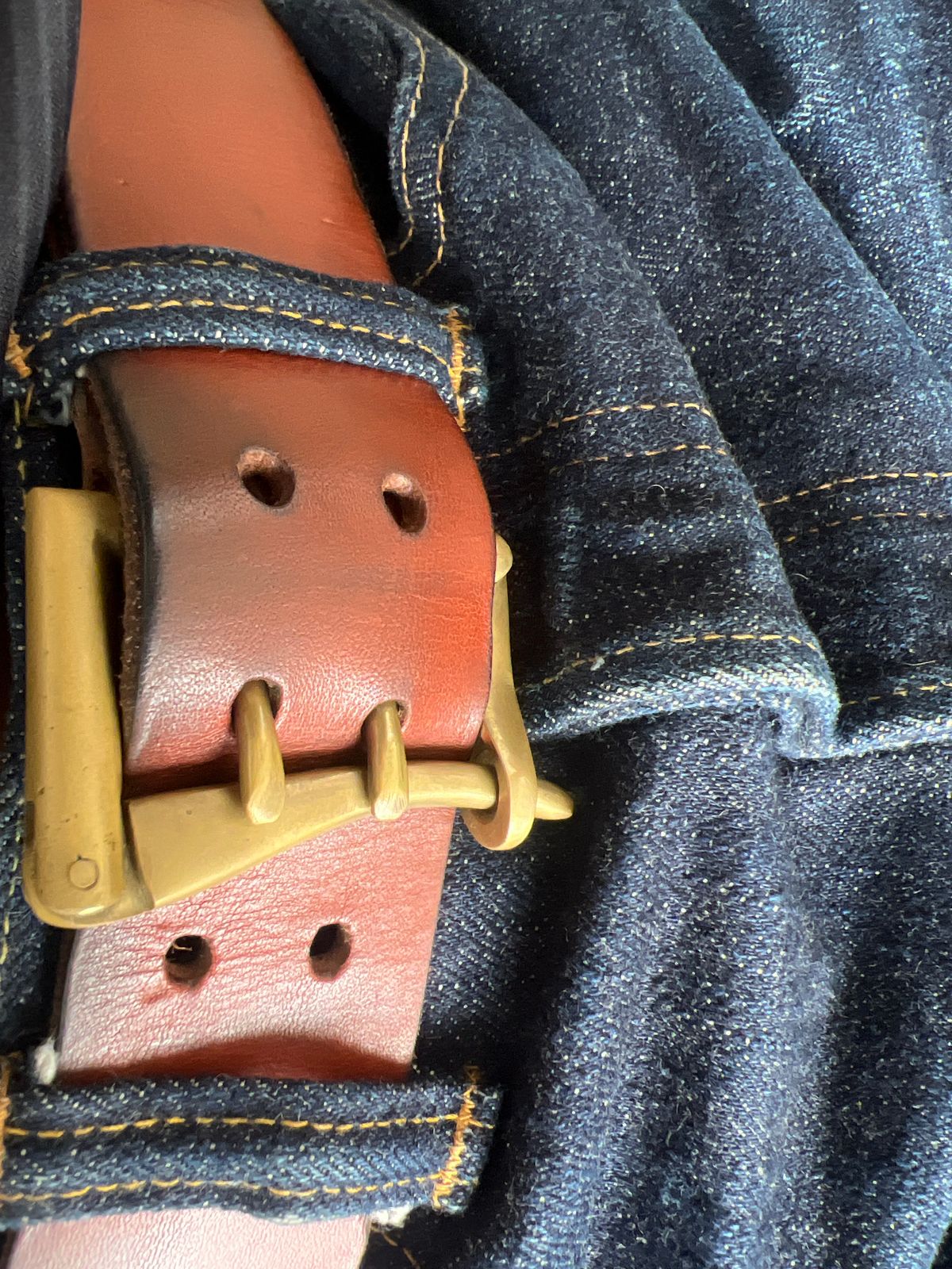 Photo by bimarosyidwicaksono on November 5, 2025 of the Self Made Leather Belt in Rocky Walpier Italy Cognac.