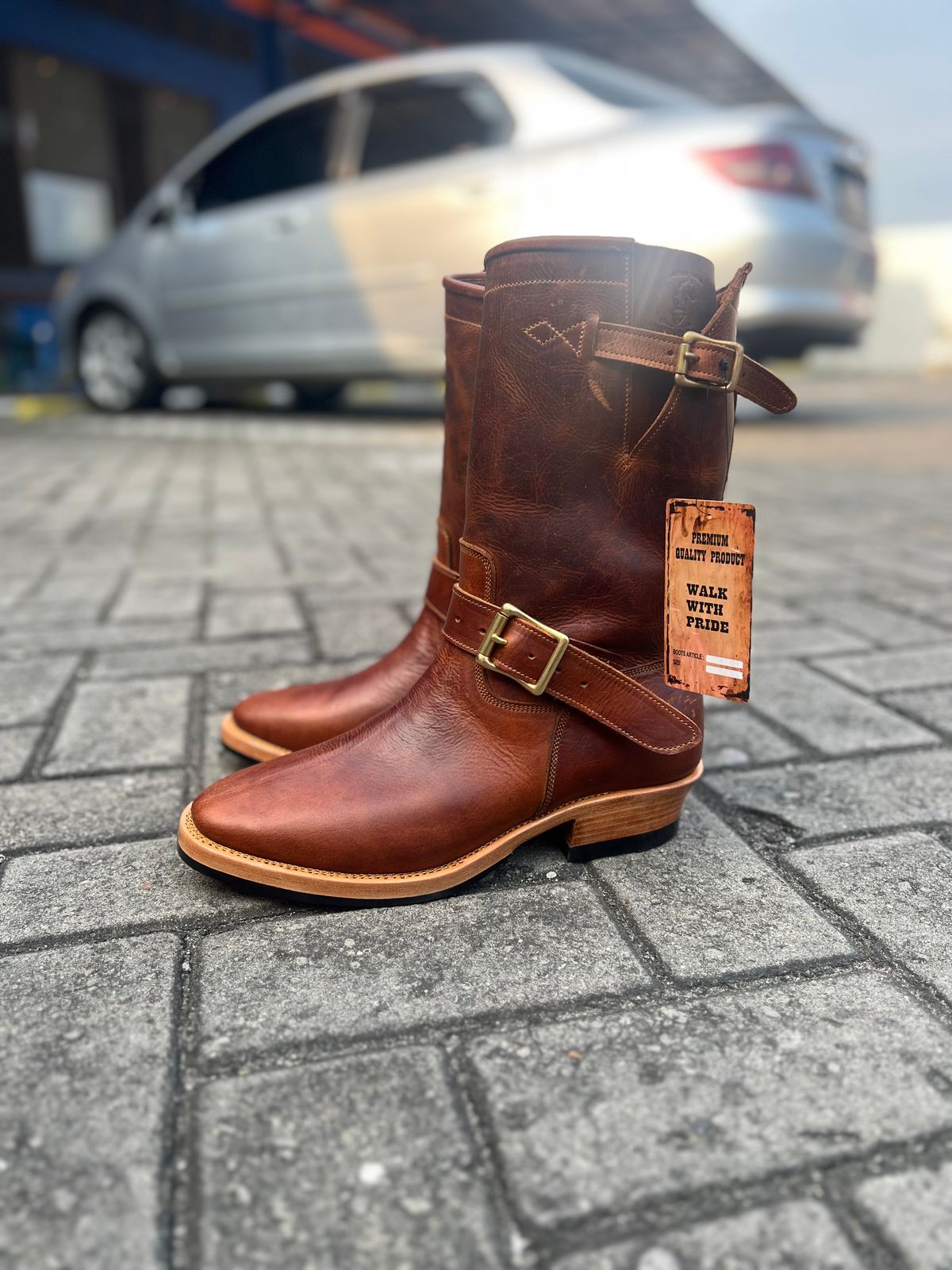 Photo by bimarosyidwicaksono on July 13, 2025 of the Prof Barnets Neocliffwood Boots in Indonesian Brown Java Chrome.