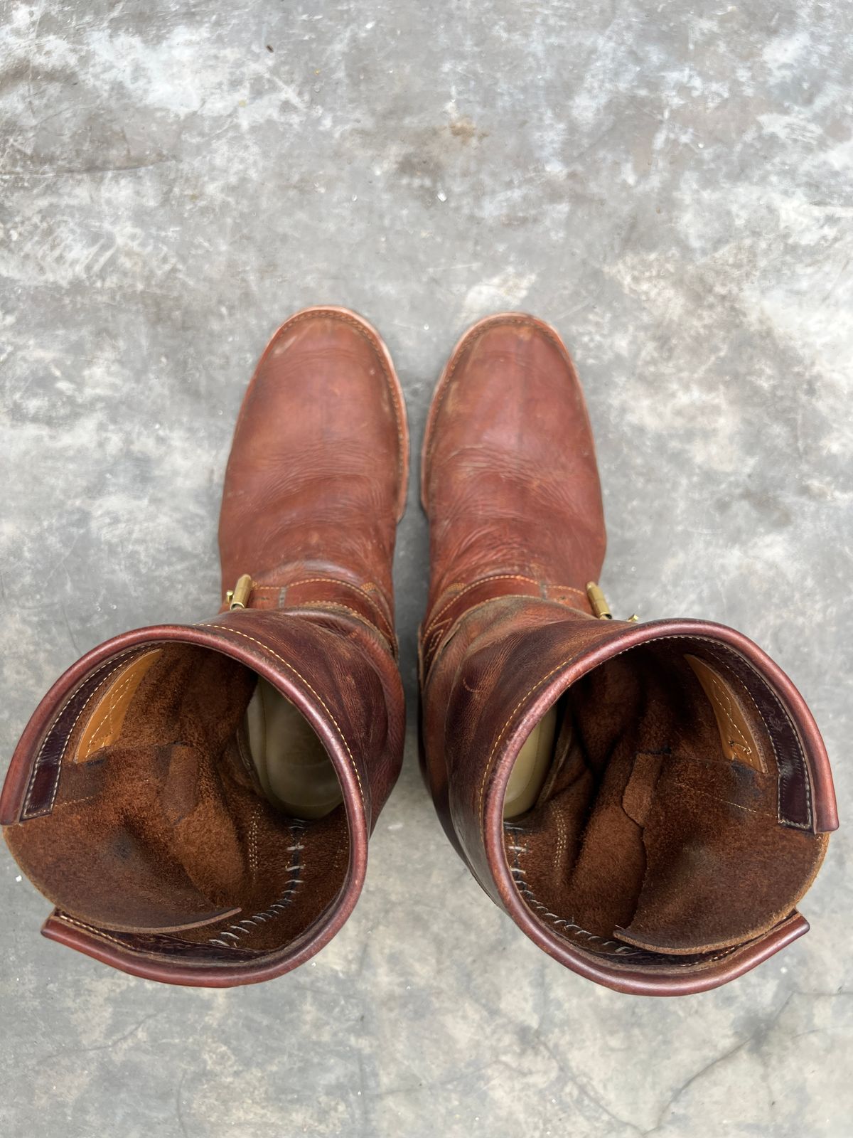 Photo by bimarosyidwicaksono on November 3, 2025 of the Prof Barnets Neocliffwood Boots in Indonesian Brown Java Chrome.